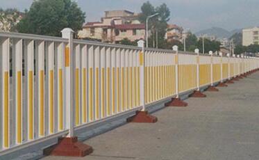安装交通护栏底座的要求和标准