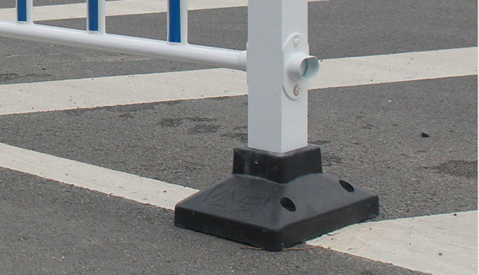 公路护栏网底座的功能与安装