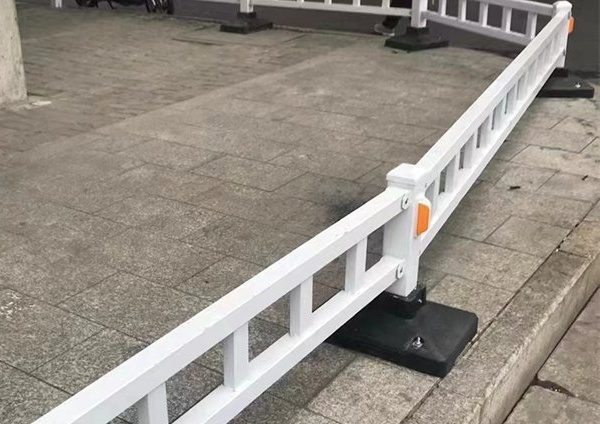 为什么选择百炼交通围栏底座？