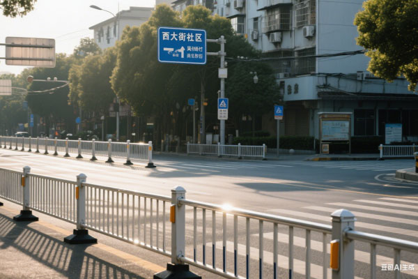 苏州姑苏区修复损坏交通围栏底座 保障居民出行安全